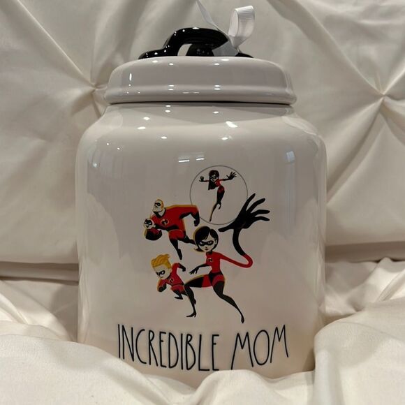 Rae Dunn Disney Pixar The Incredibles Large Cookie Jar “Incredible Mom” NWT - Picture 1 of 8
